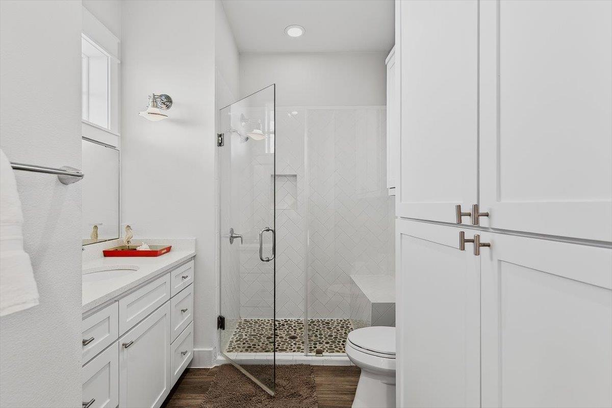 Secondary King Bedroom Ensuite, 1st Floor