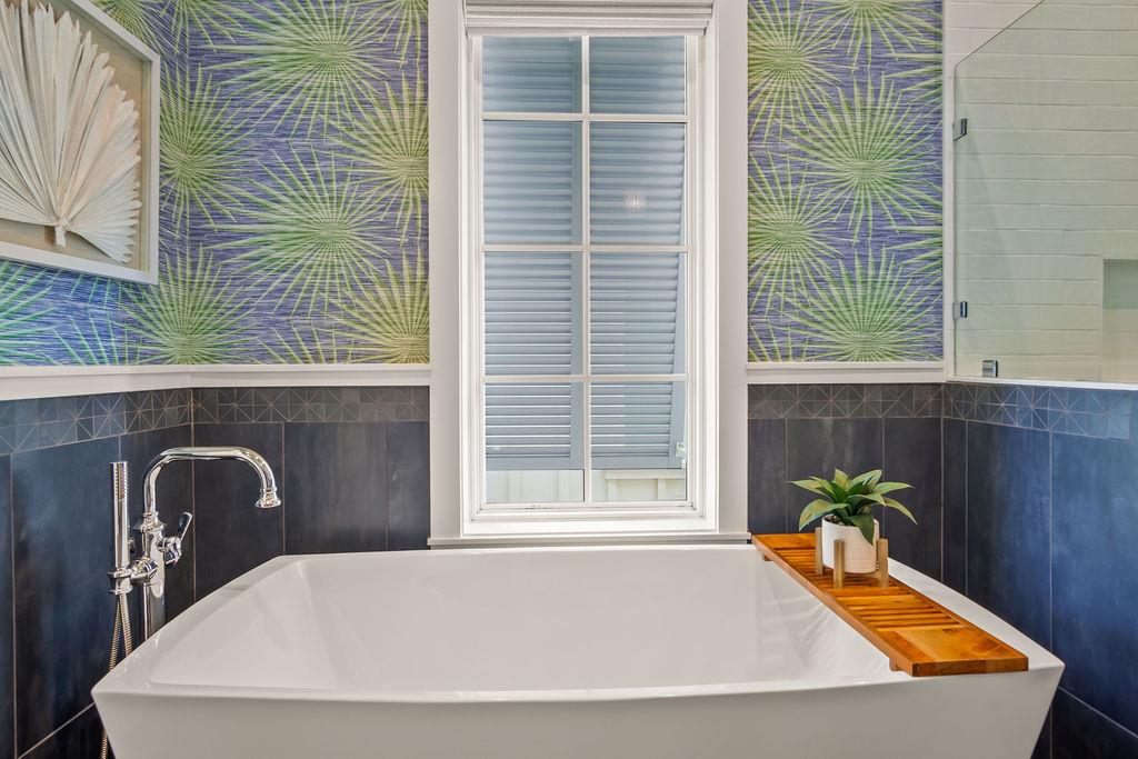 Second King Bathroom, 2nd Floor