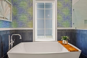 Second King Bathroom, 2nd Floor