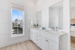 Shared Bathroom, 2nd Floor
