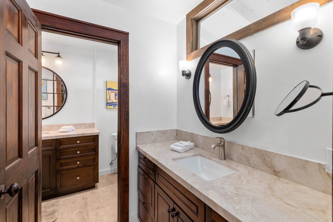 Laundry room with sink