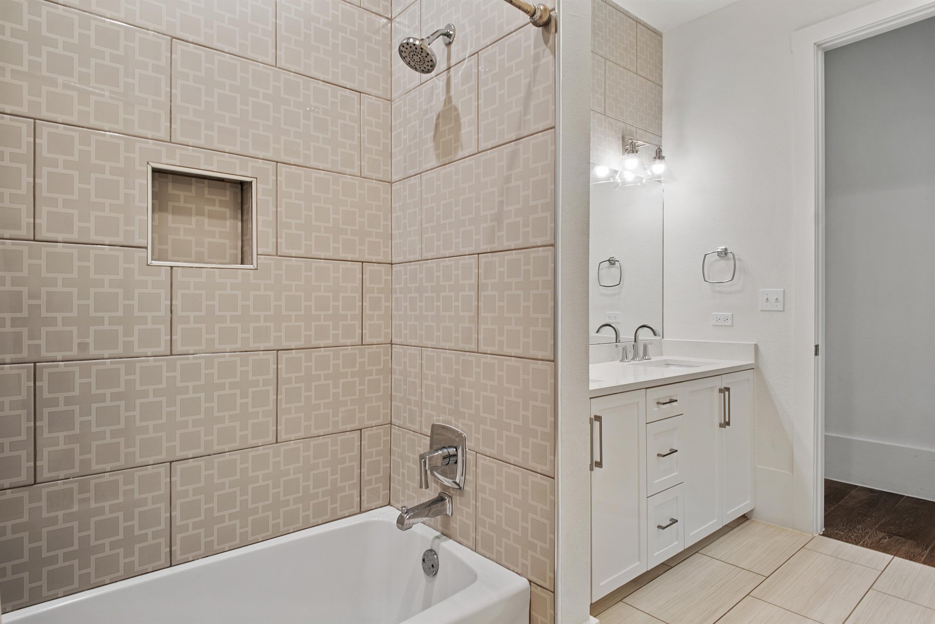 2nd Floor, Shared Bathroom