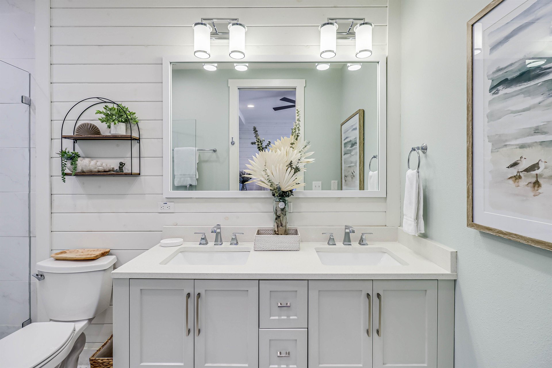 Primary King Bathroom, 2nd Floor