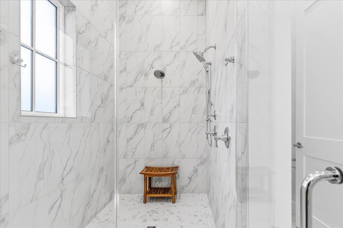 3rd King Bathroom, 2nd Floor