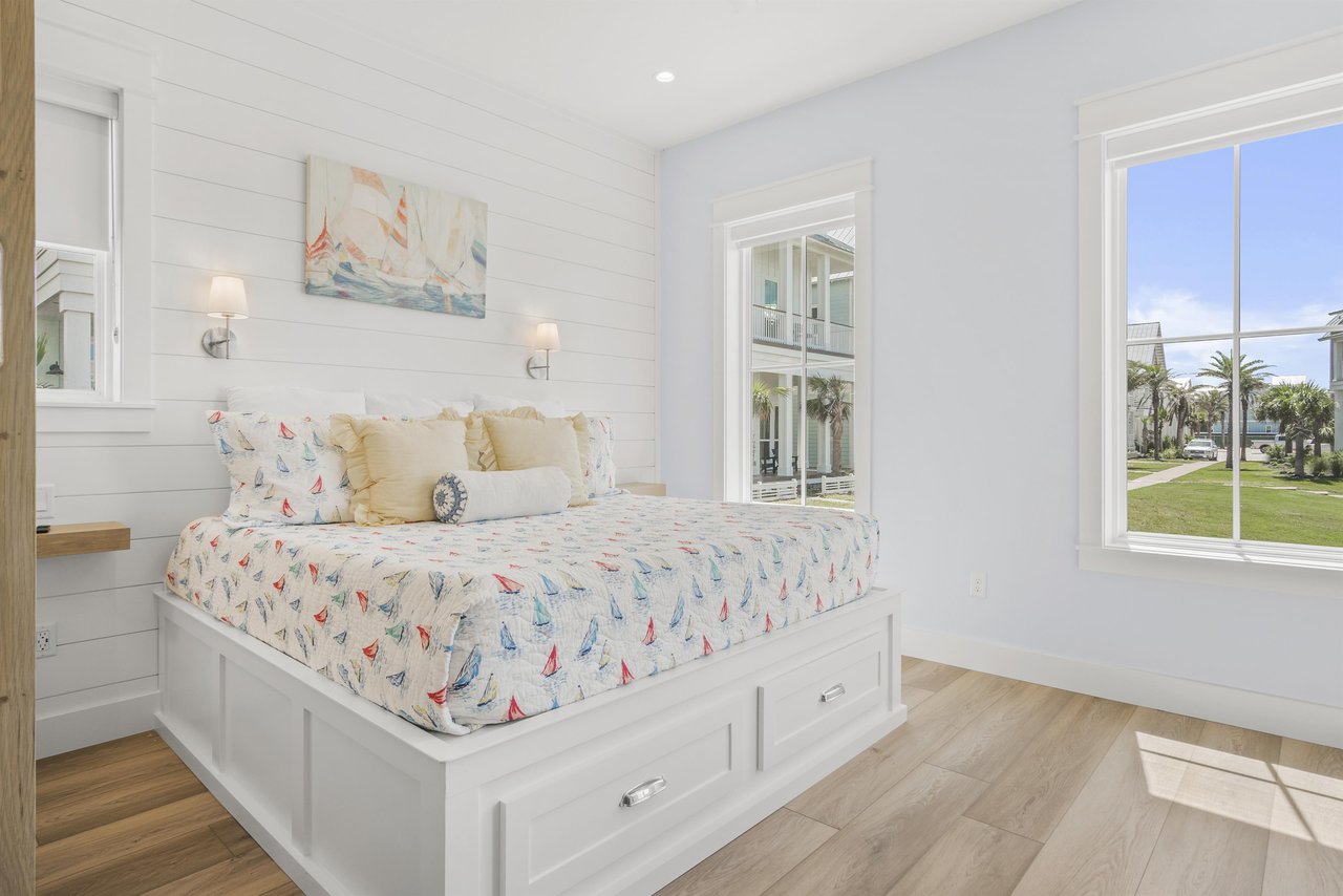 King with Builtin TwinTwin Bunk Beds, 1st Floor