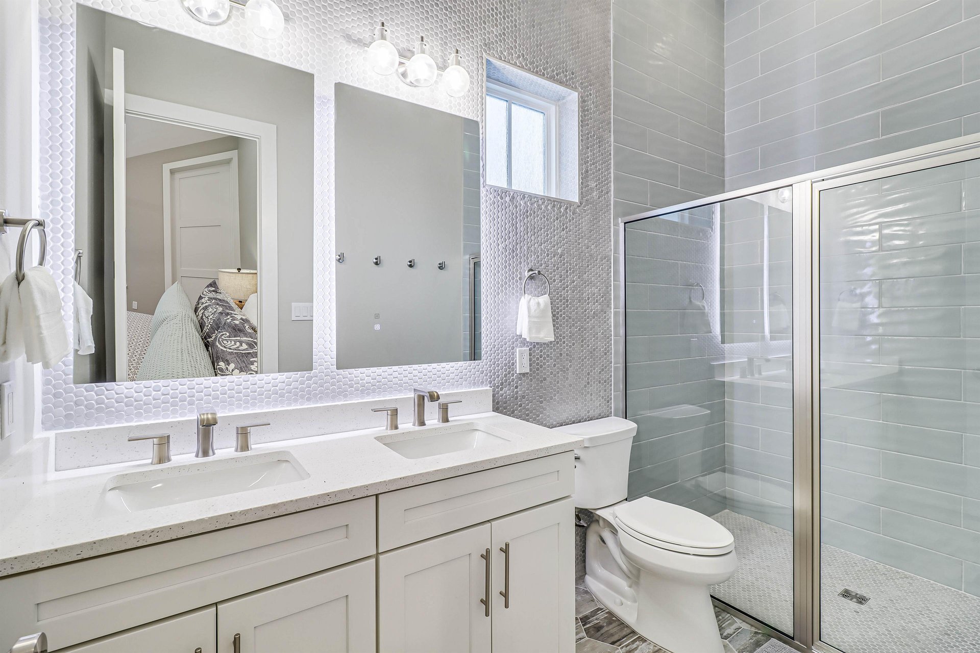 Second King Bathroom, 2nd Floor