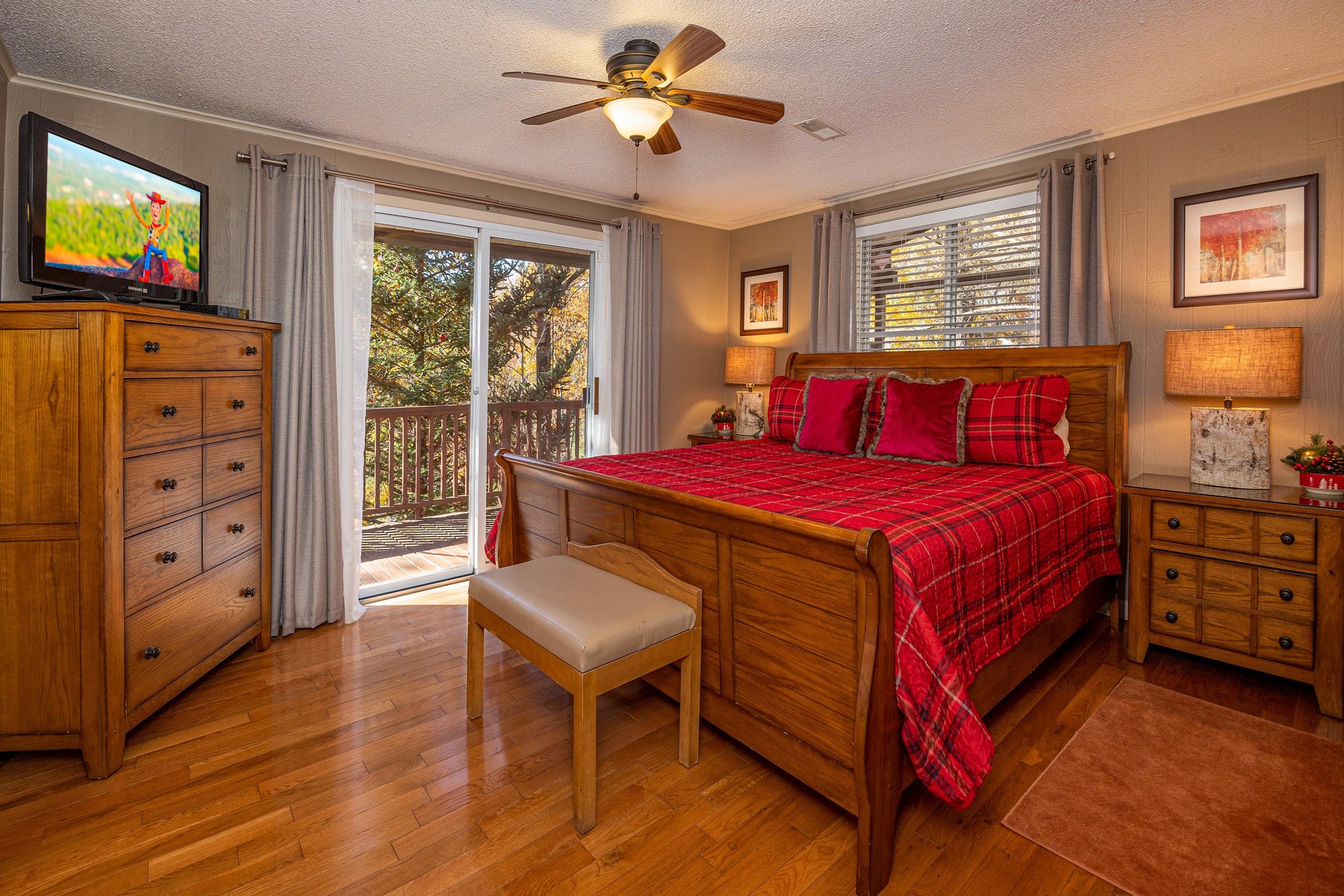 King bed with door to deck