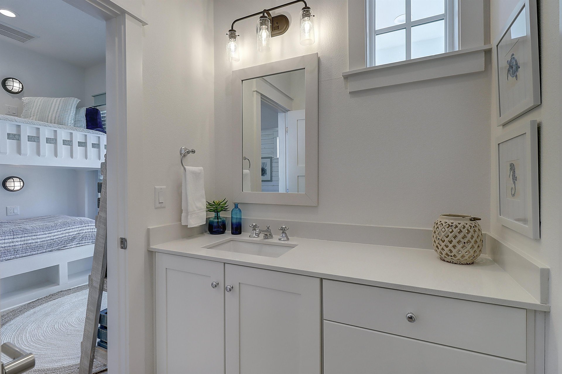 Shared Bathroom, 2nd Floor