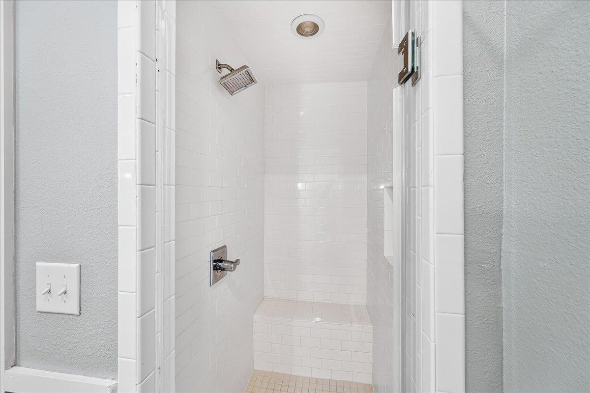 Shared Bathroom, 2nd Floor