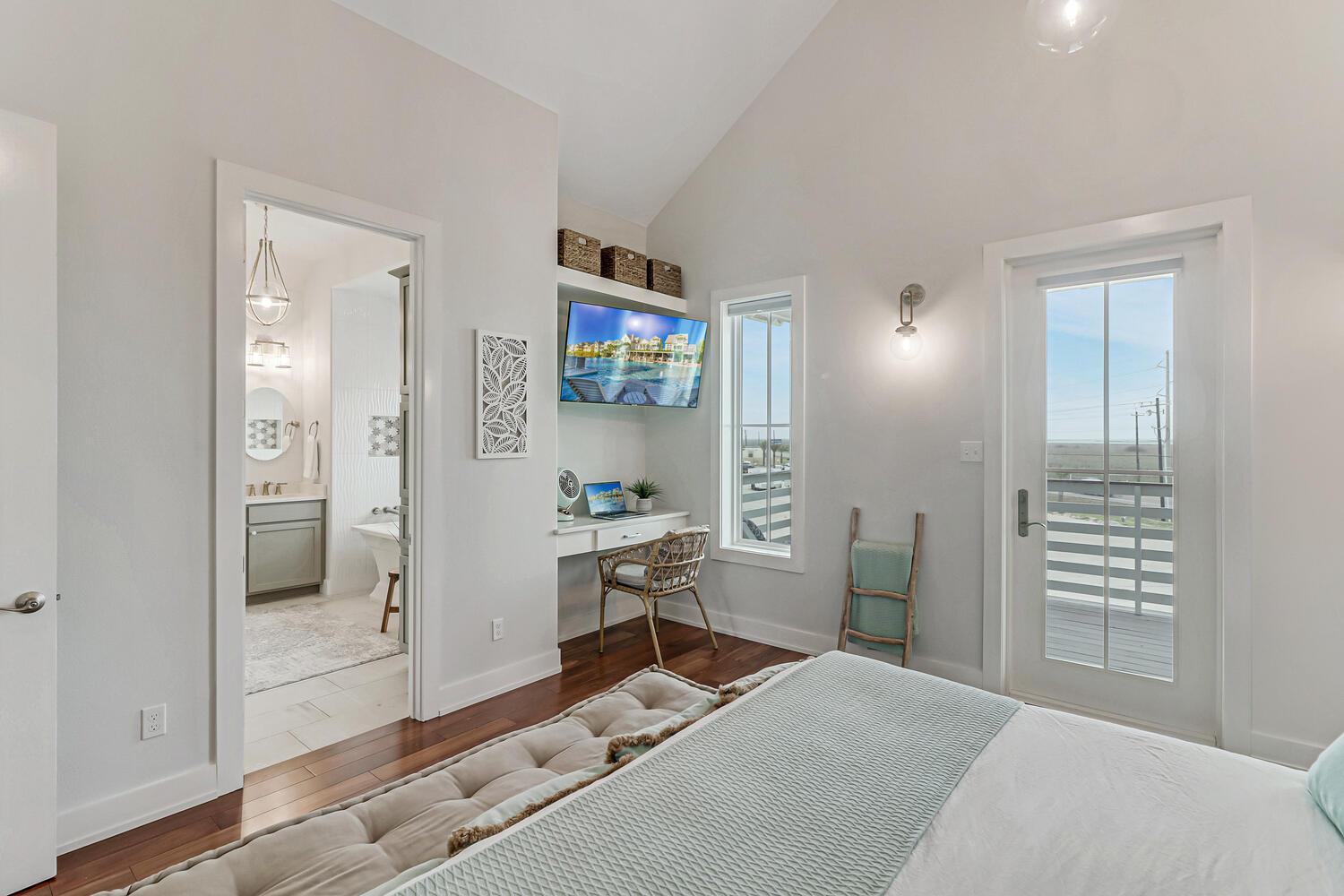 Primary King, 2nd Floor