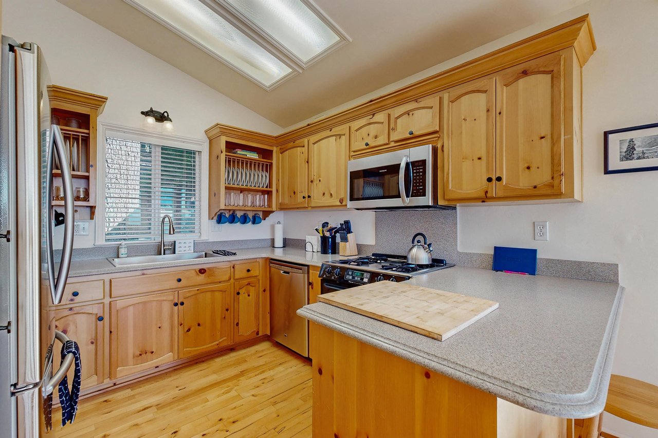 Stainless steel appliances, counter seating for 2, and kitchen essentials.
