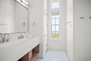 3rd Floor, Shared Bunk Bathroom