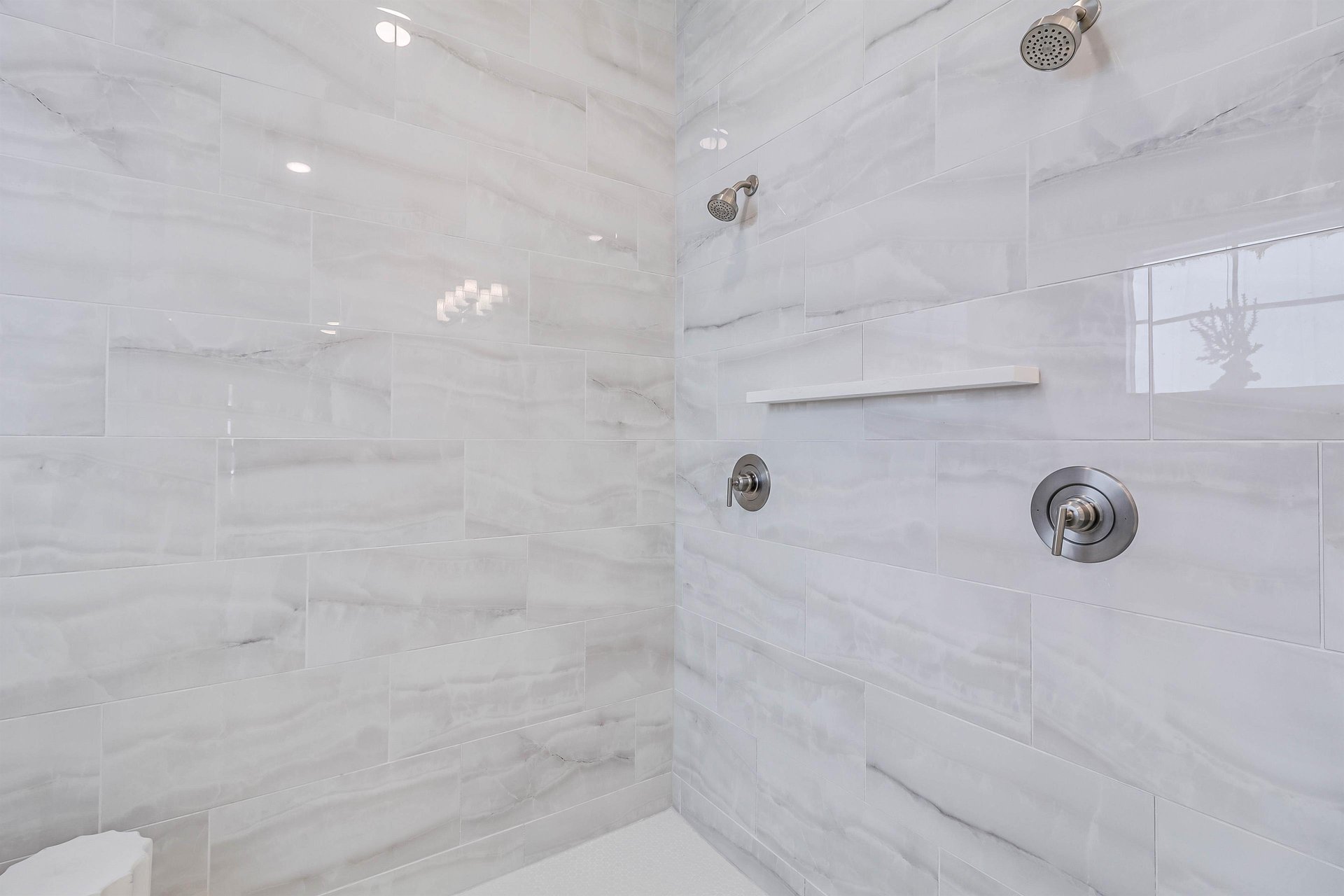 Primary King Bathroom, 1st Floor