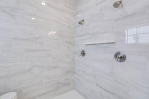 Primary King Bathroom, 1st Floor