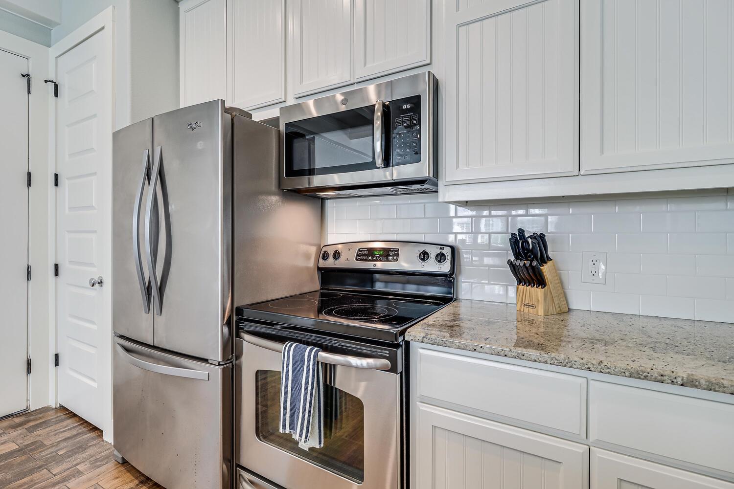 Full Kitchen with Pantry