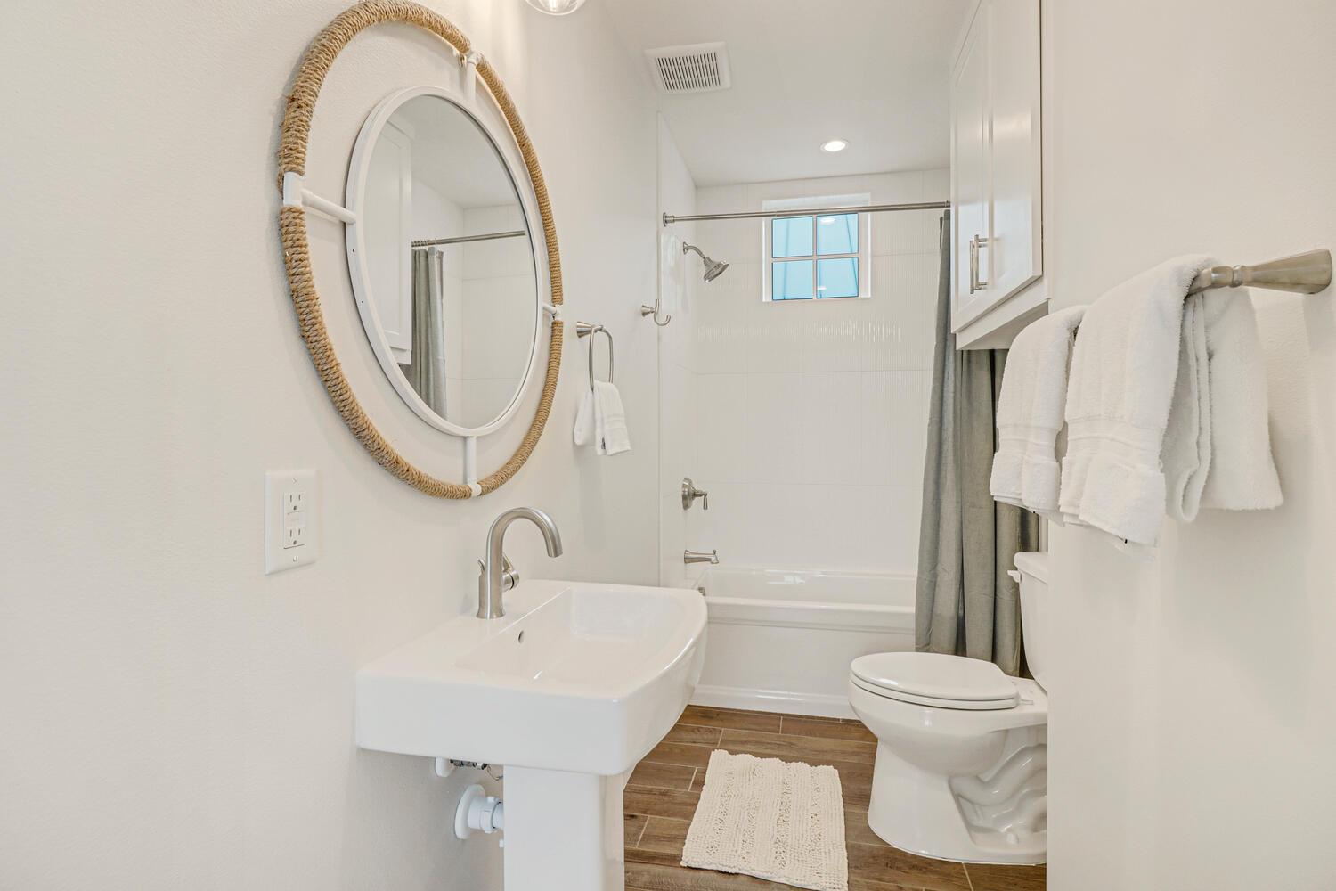 Shared Bathroom, 2nd Floor