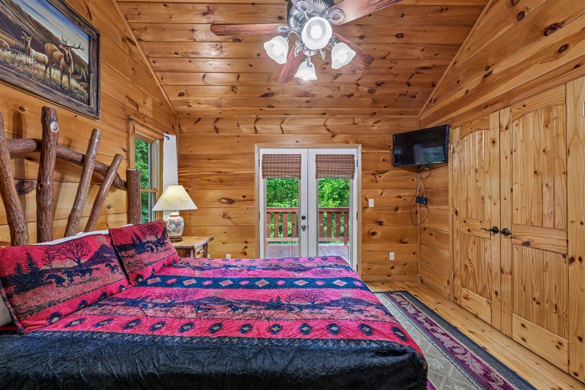 049Bedroom