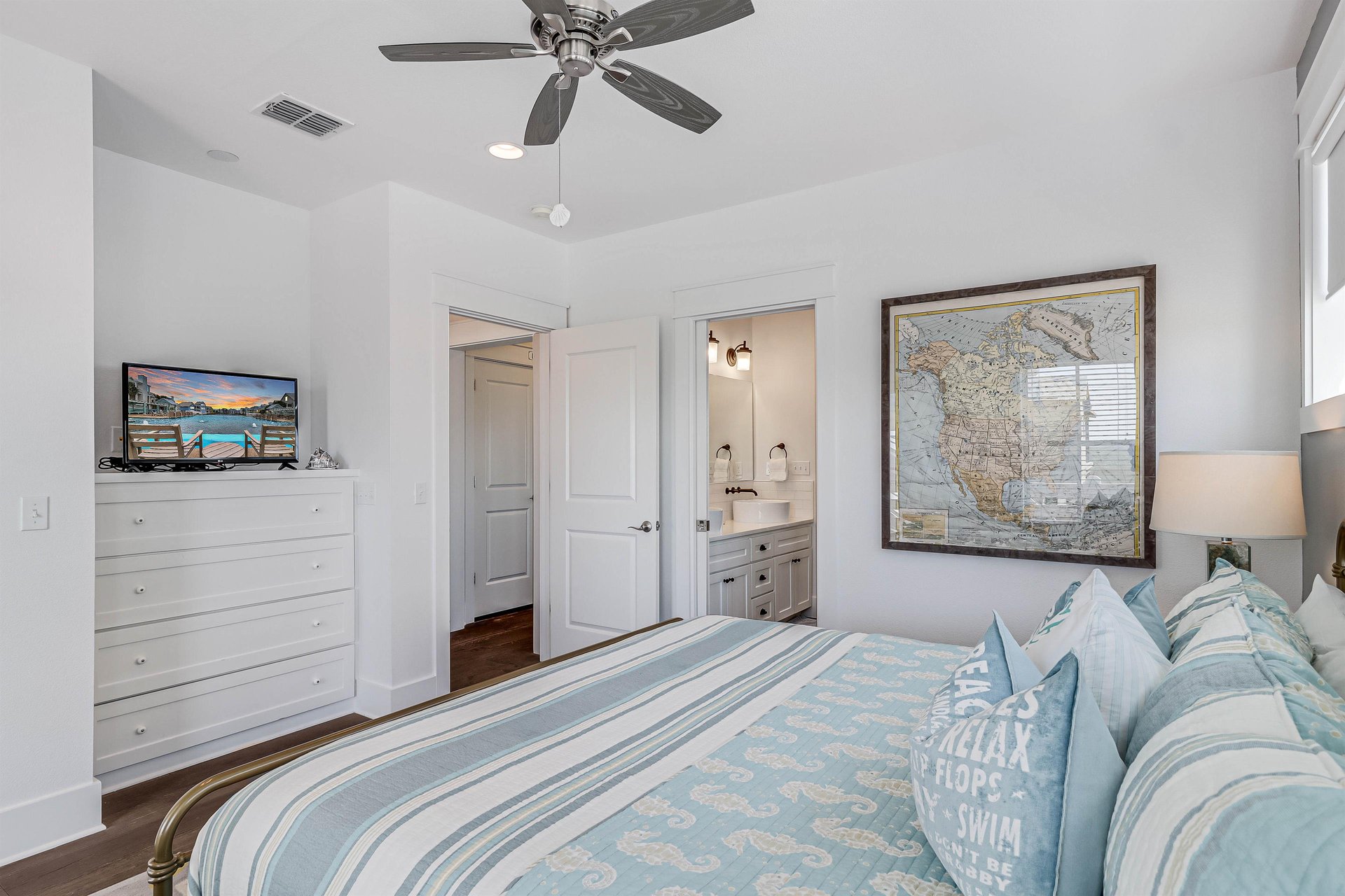 King Bedroom, 2nd Floor