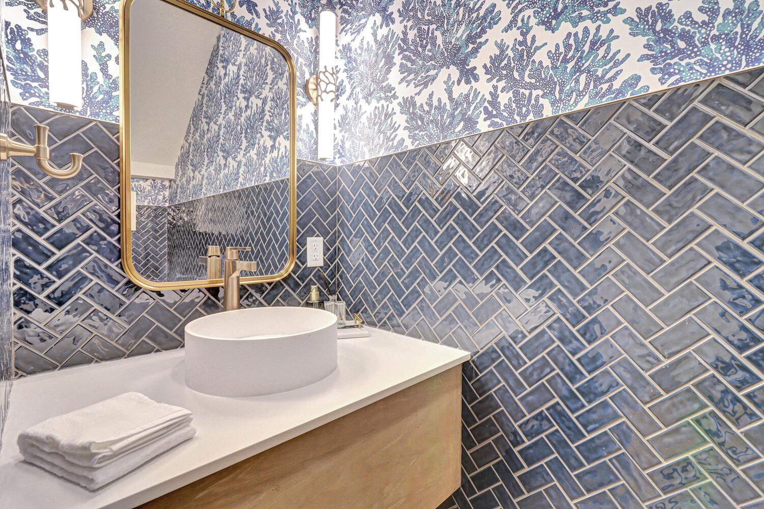 Powder Room, 1st Floor