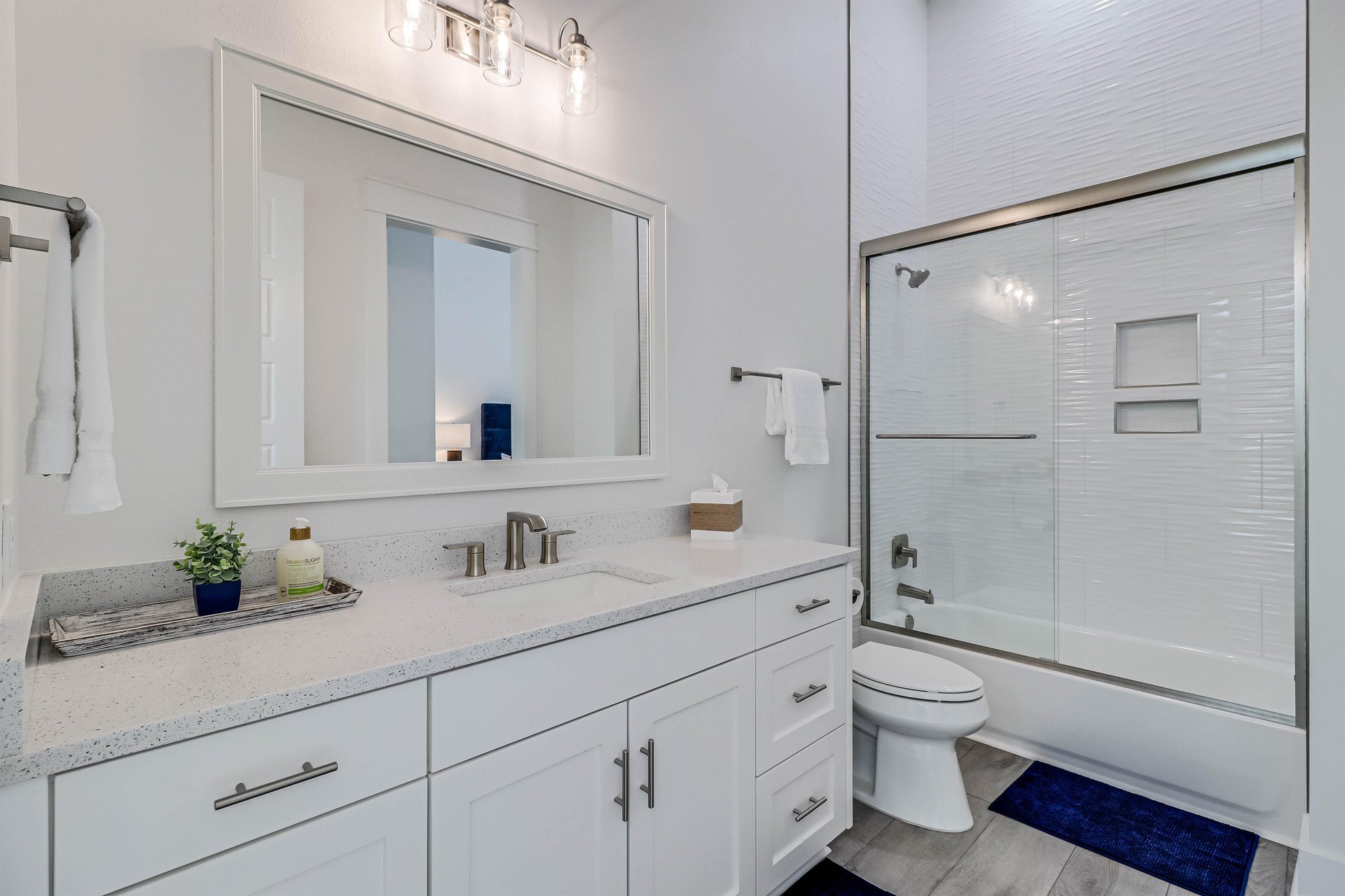 Shared Bathroom, 2nd Floor