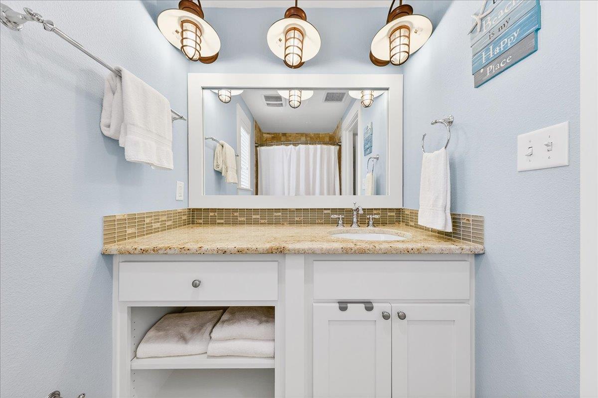 1st Floor, Shared Bathroom