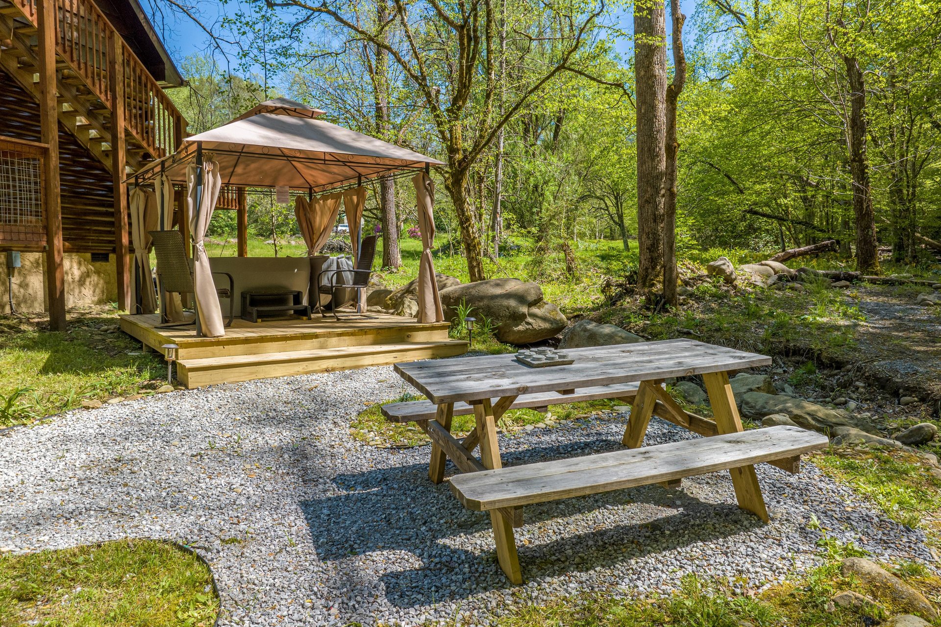 Picnic table