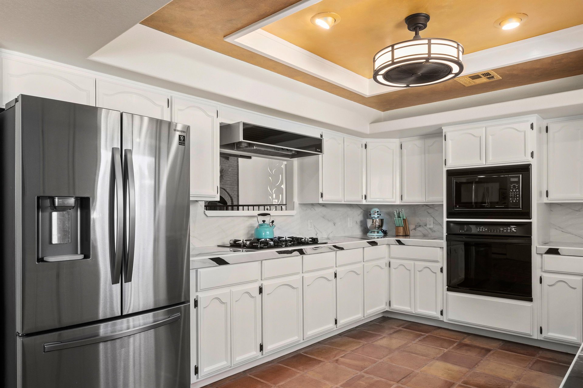 Well equipped kitchen