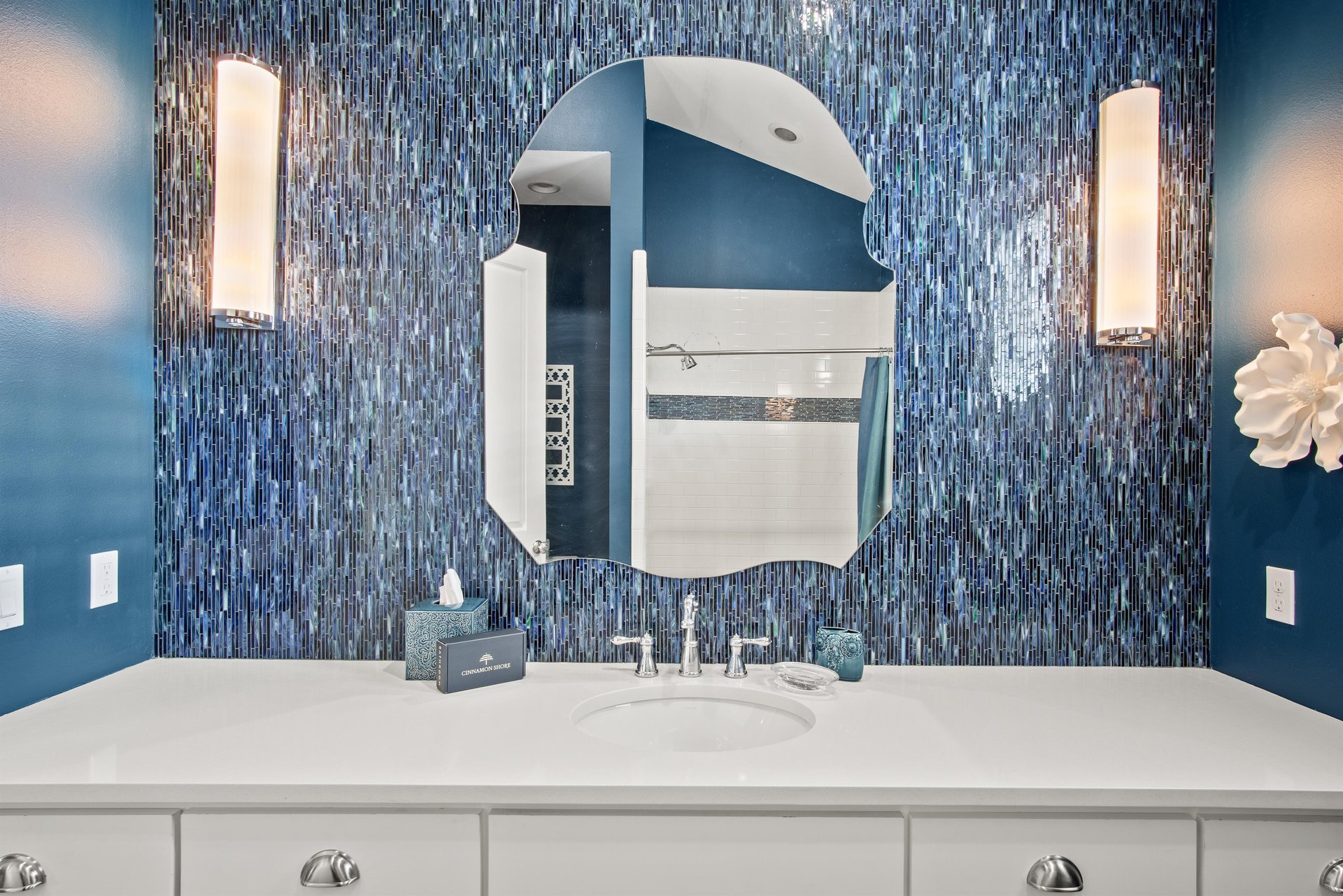 Third King Bathroom, 2nd Floor