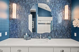 Third King Bathroom, 2nd Floor