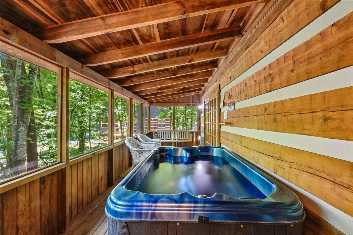 27Hot Tub