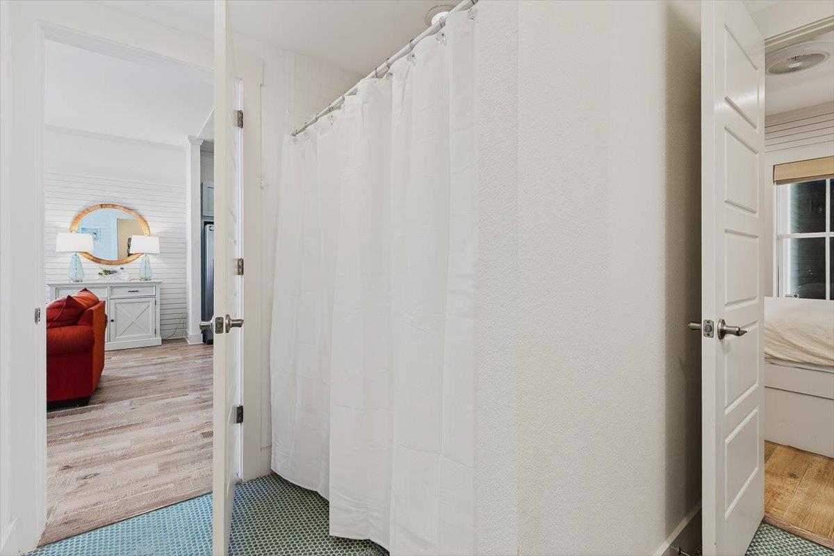 Shared Bathroom ShowerTub