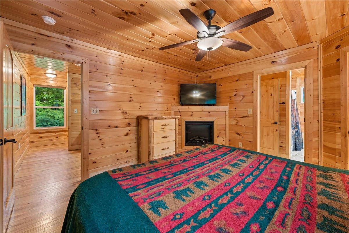 28Bedroom