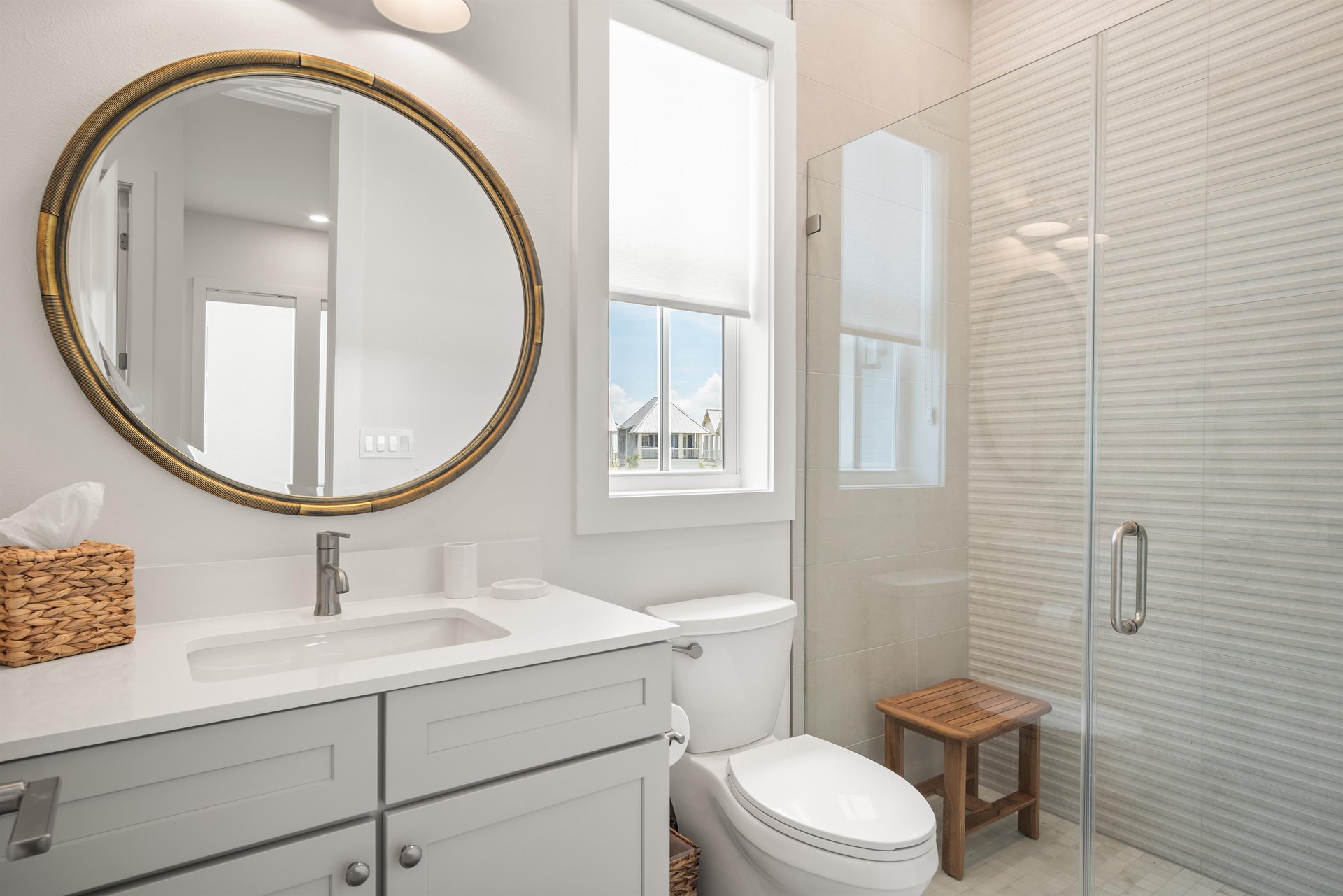 Shared Bathroom, 2nd Floor