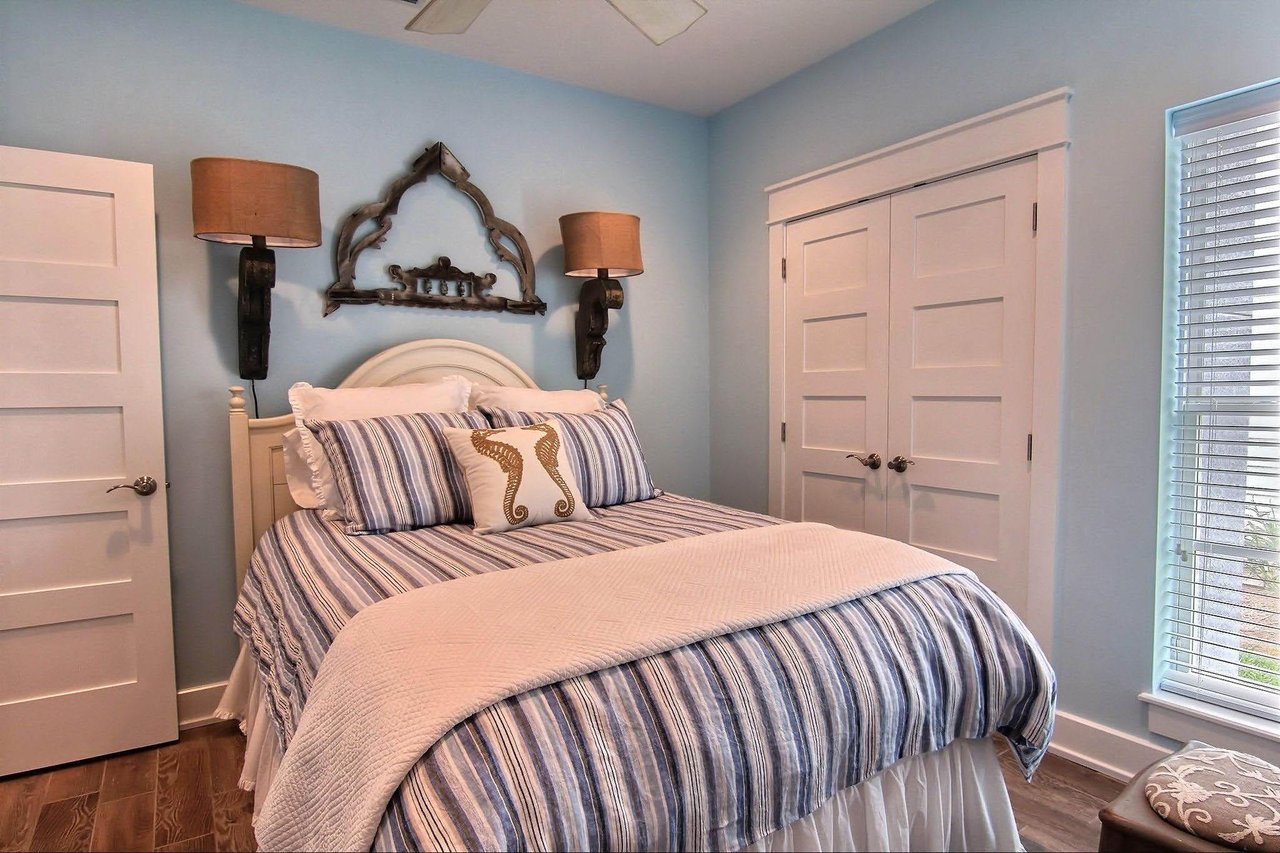 First Queen Bedroom, 1st Floor