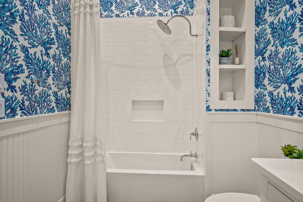 Fourth King Bathroom, 2nd Floor