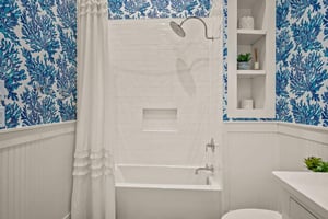 Fourth King Bathroom, 2nd Floor