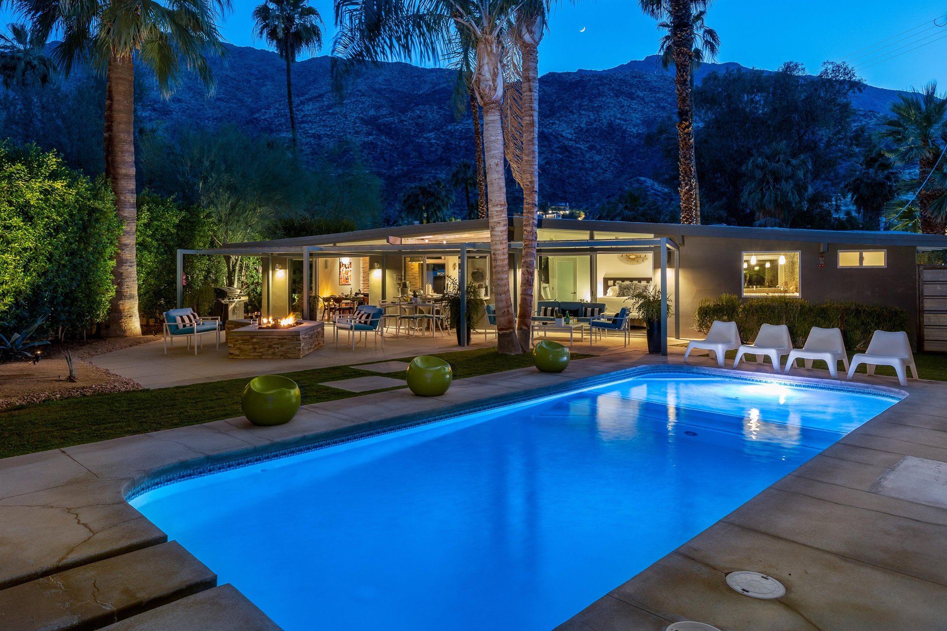 Who doesnt love an evening dip in the pool