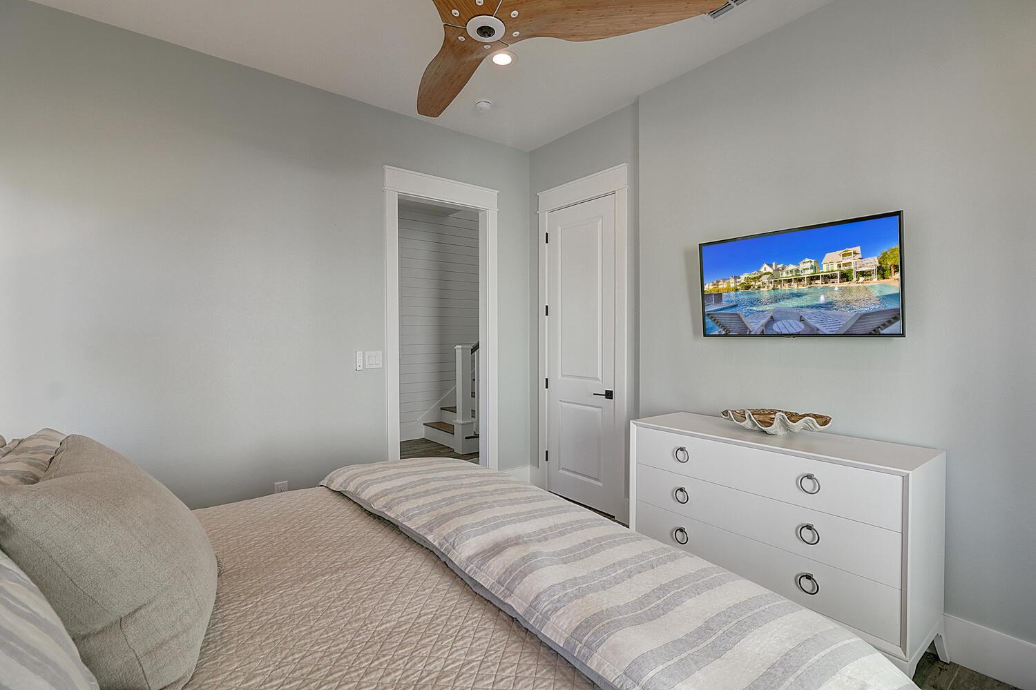 1st Floor King Suite