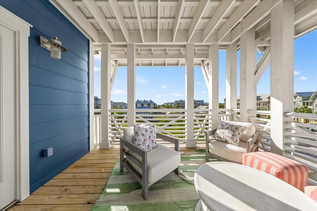 Lounge Balcony, 1st Floor