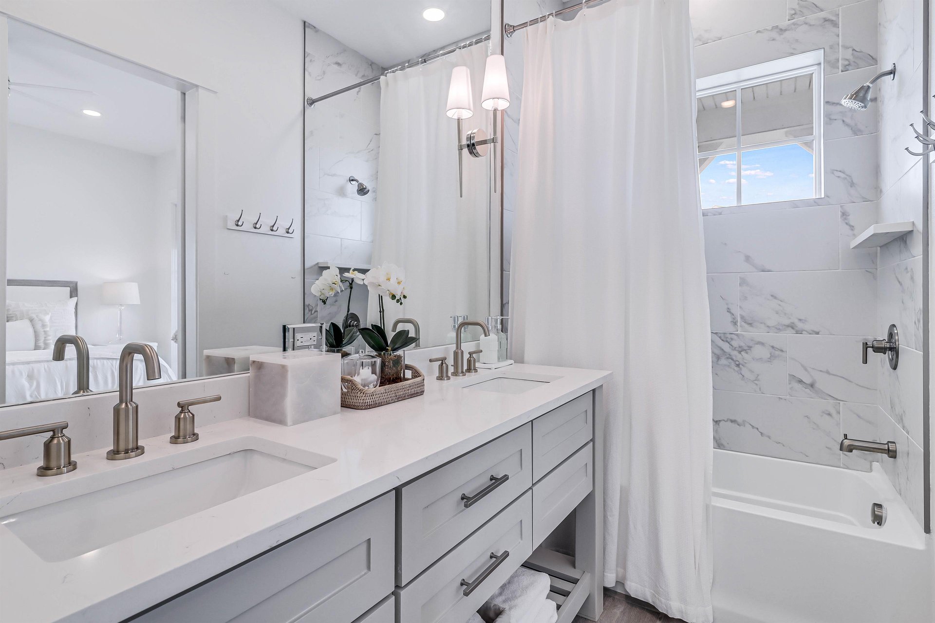 Third King Bathroom, 2nd Floor