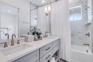 Third King Bathroom, 2nd Floor