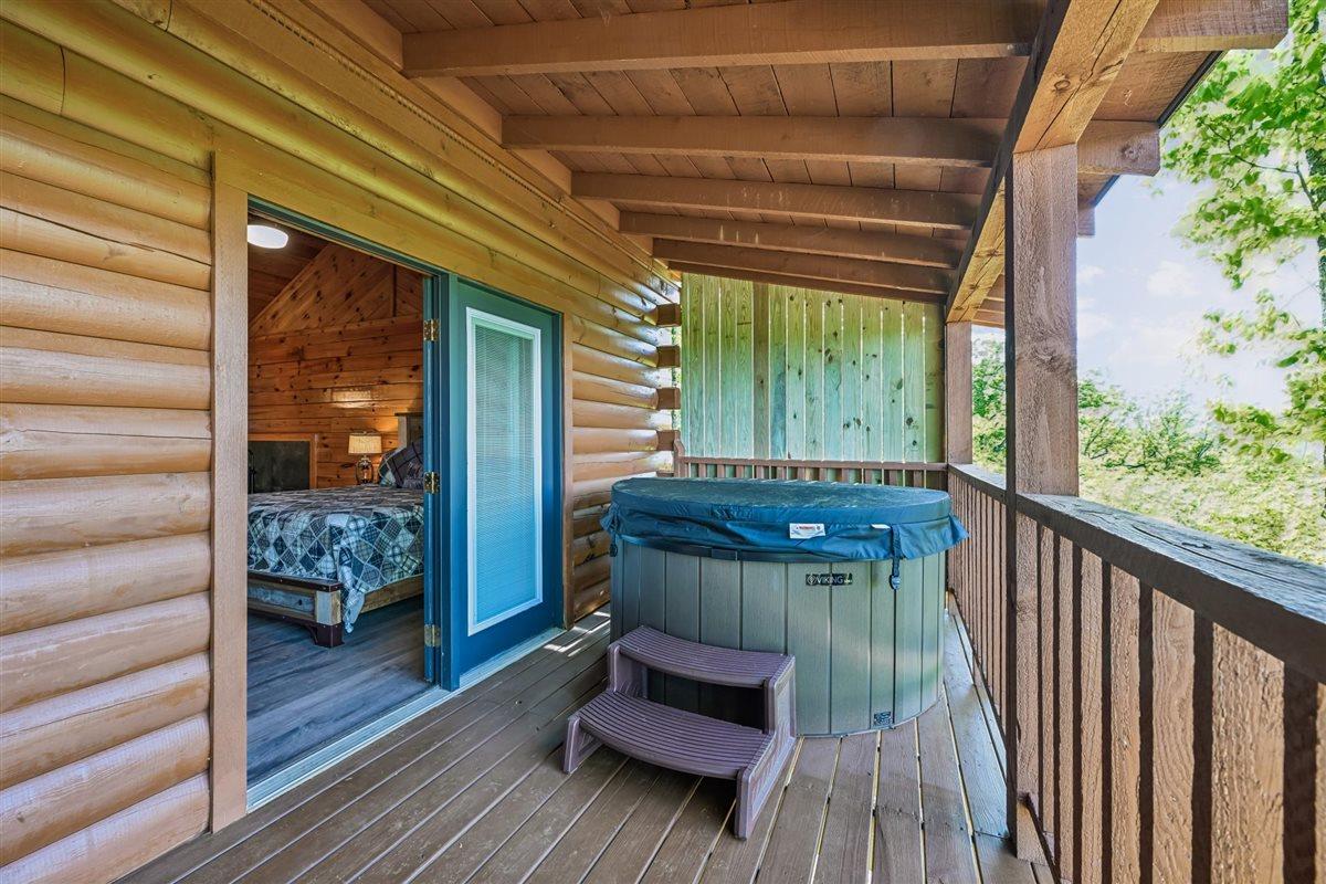 23Hot Tub