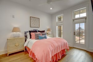 Queen Bedroom, 2nd Floor