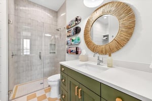 1st King Bedroom Ensuite, 1st Floor