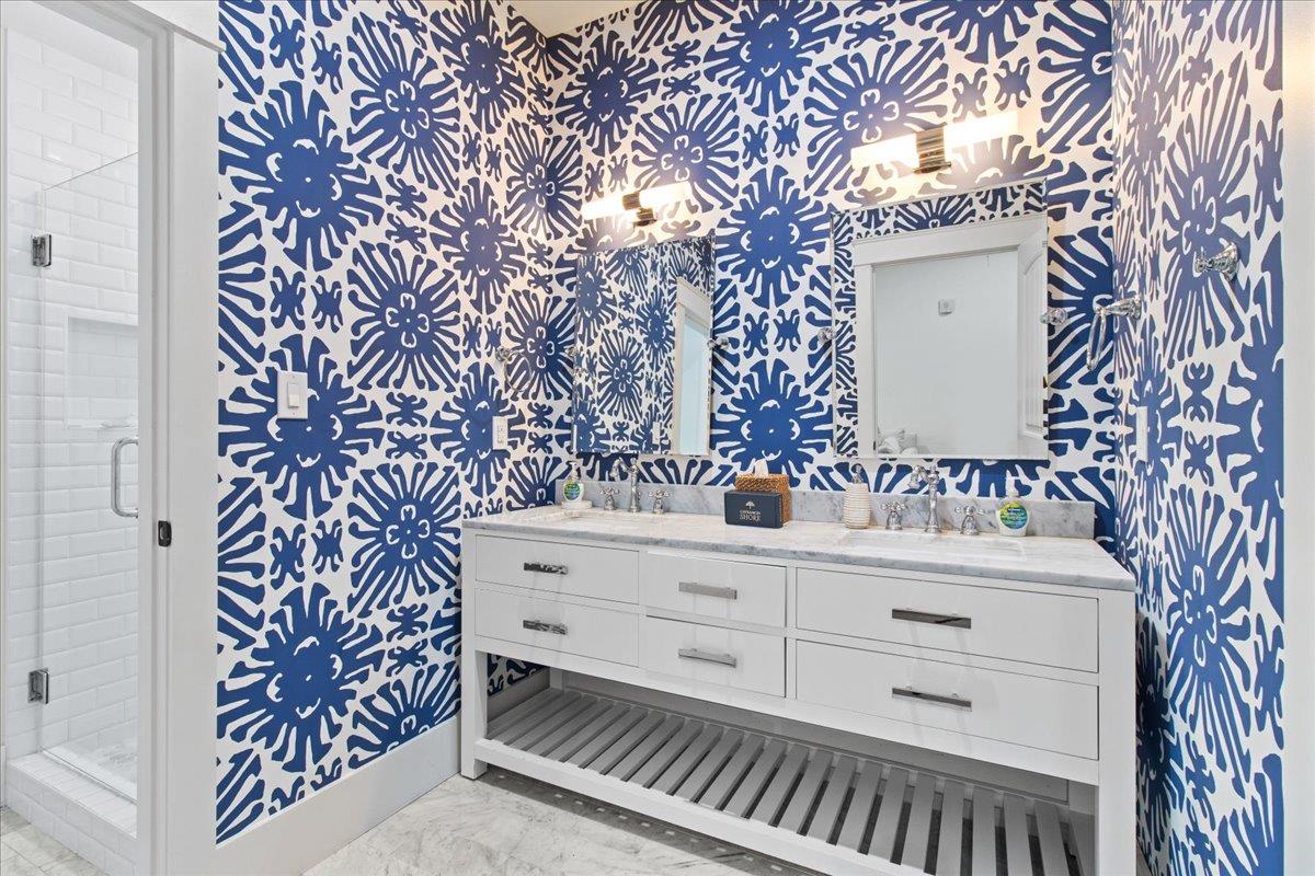 Shared Bathroom, 3rd Floor