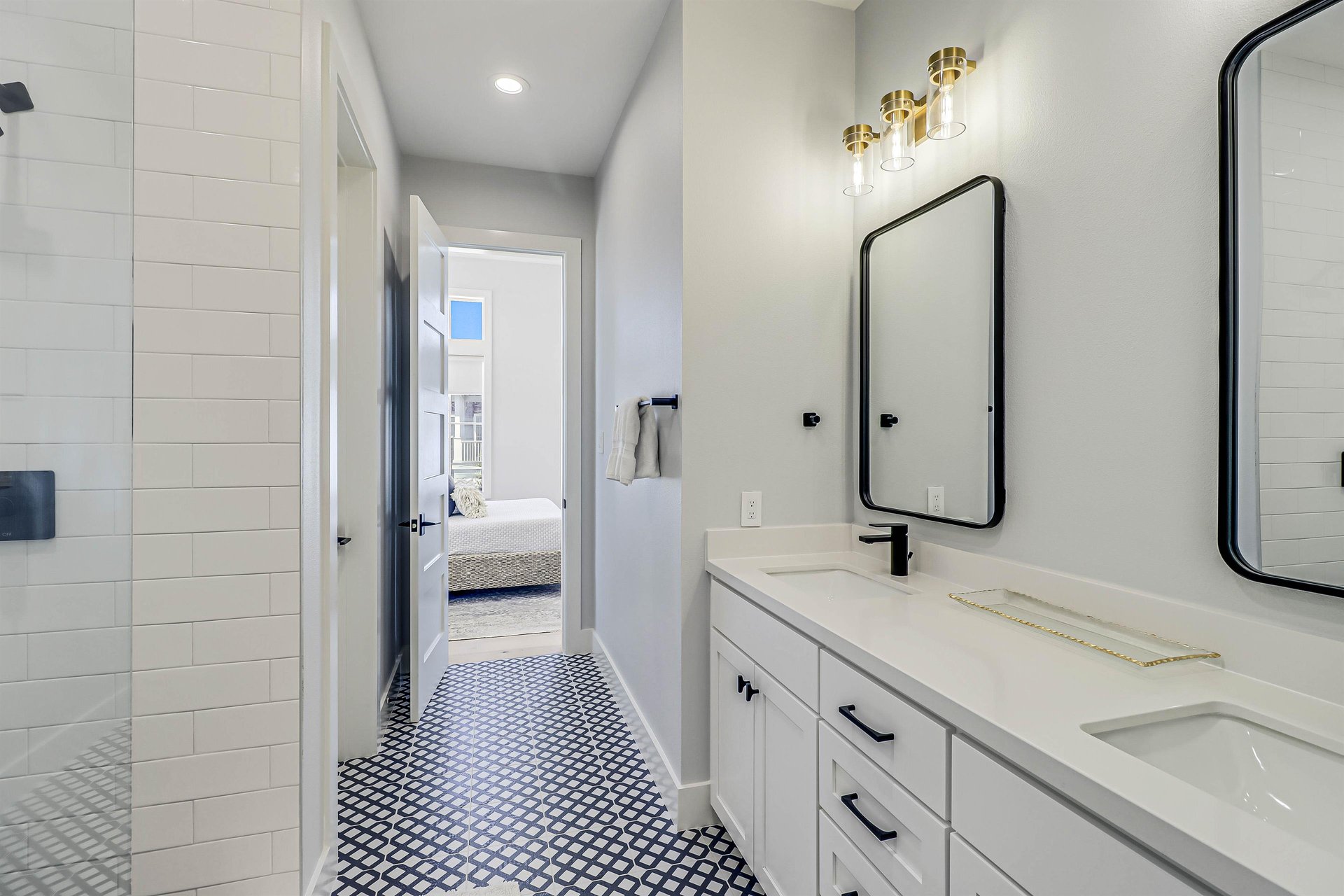 Second King Bathroom, 2nd Floor