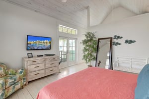 Primary King Bedroom, 2nd Floor