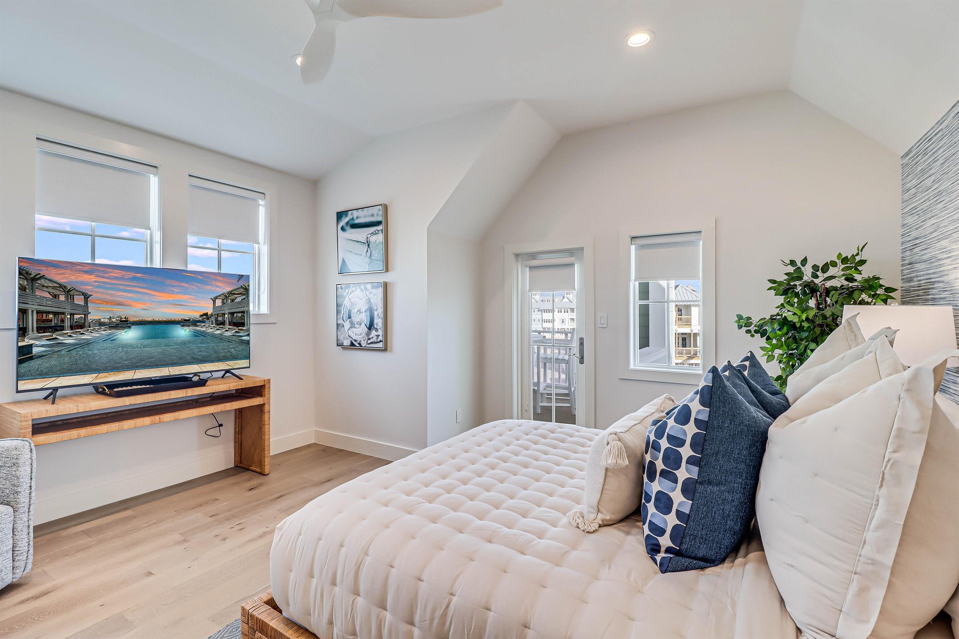 Queen Bedroom, 3rd Floor