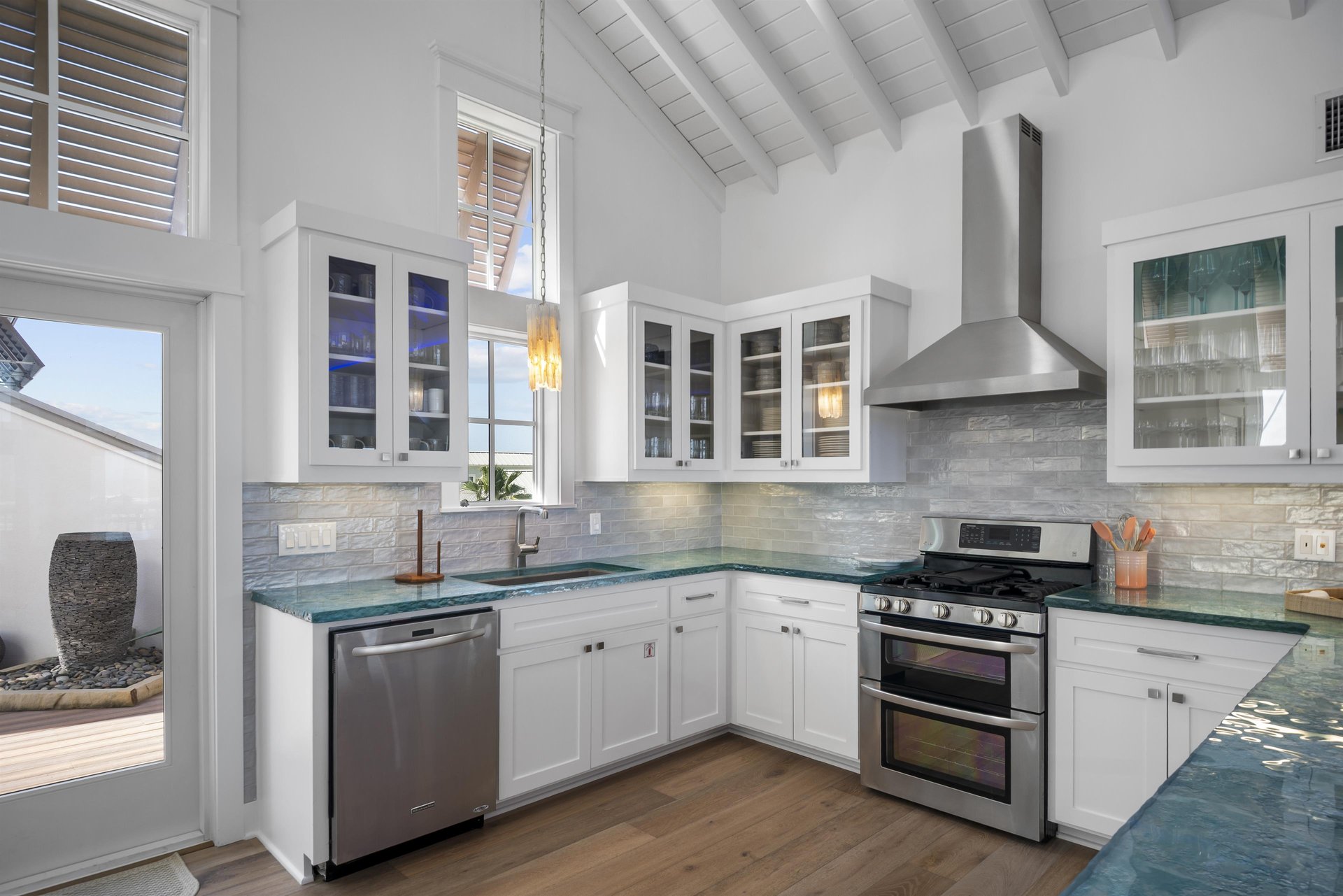 3rd Floor, Kitchen