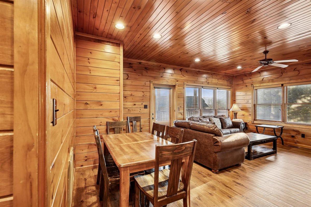 13Dining Room